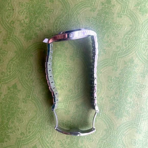 Gucci Men watch - Steel case, black sunbrushed dial with tiger head motif. - Picture 4 of 5